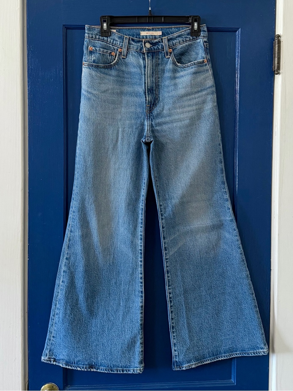 Levi's Ribcage Bell Jeans - Picture 5 of 9